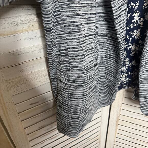 SKIES ARE BLUE CURVY Knit Blazer with Rib Trim Sleeves Gray Stripe Size 1X - Picture 7 of 13